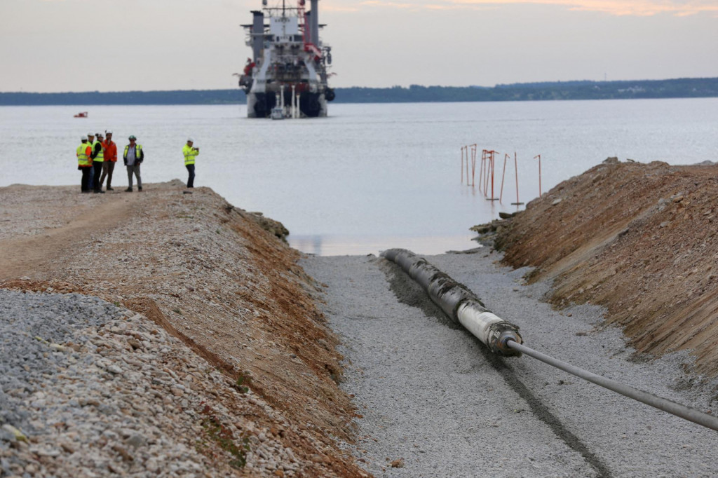 Pohľad na plynovod Balticconector, ako sa vťahuje do mora v Paldiski v Estónsku na nedatovanej fotke z roku 2019. FOTO: REUTERS