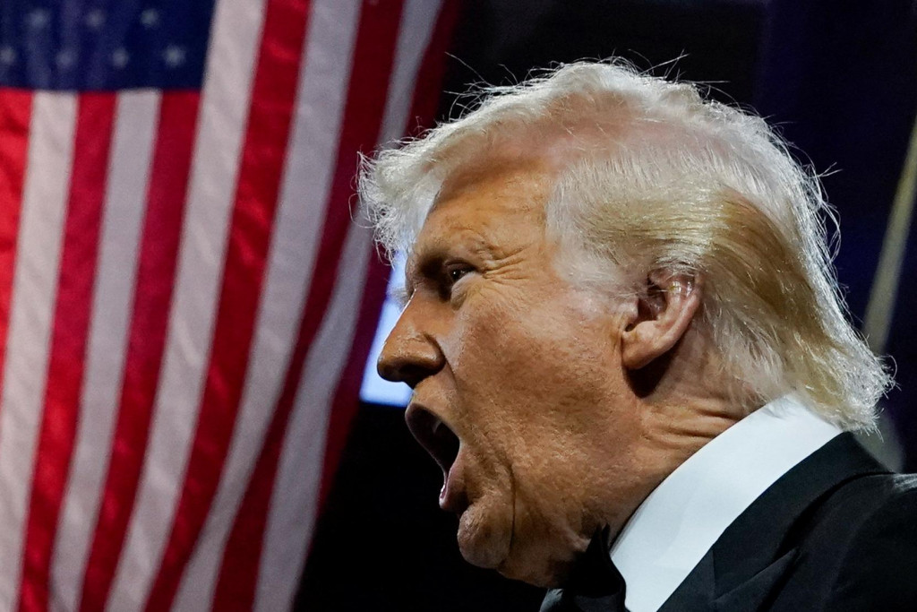 Americký prezident Donald Trump hovorí počas večere Národného republikánskeho kongresového výboru v Národnom stavebnom múzeu vo Washingtone, D.C.. FOTO: REUTERS