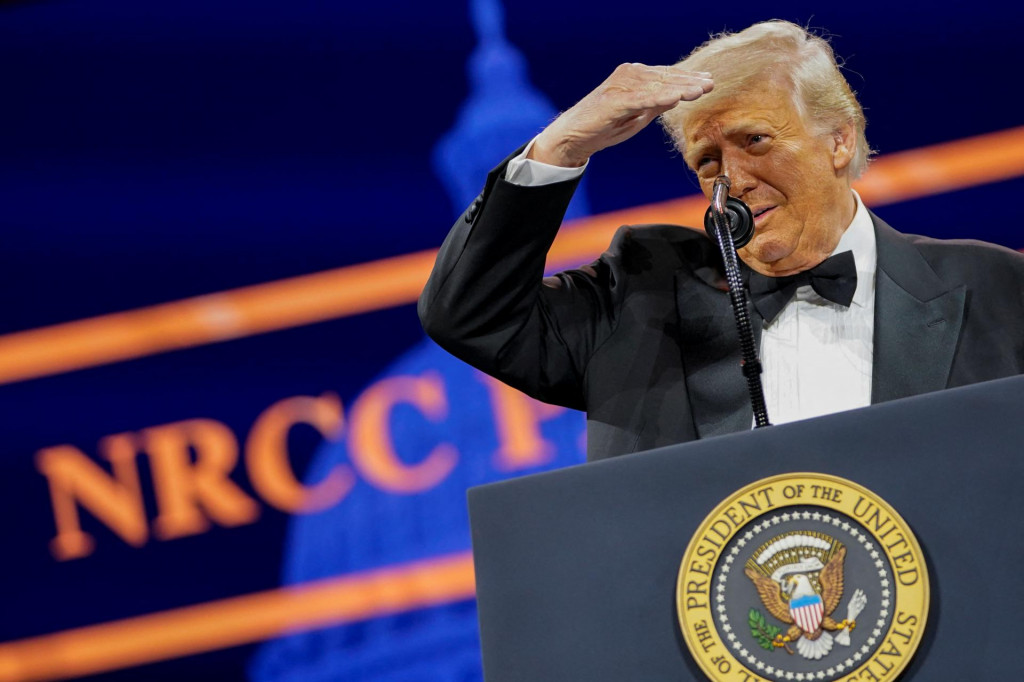 Agentúre AP od 11. februára nie je umožnené byť súčasťou malej skupiny médií, ktoré pokrývajú Trumpove výstúpy v Oválnej pracovni alebo na palube prezidentského špeciálu Air Force One. FOTO: Reuters