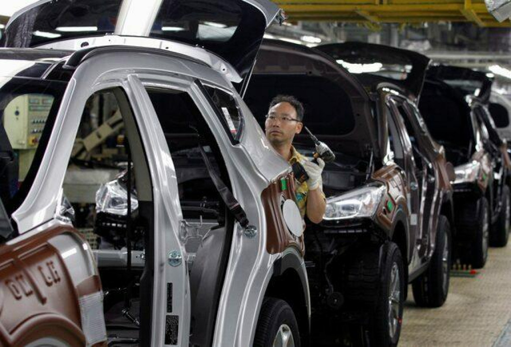 Robotník pracuje v hlavnej továrni Hyundai Motor v Ulsane, asi 410 kilometrov juhovýchodne od Soulu. FOTO: Reuters