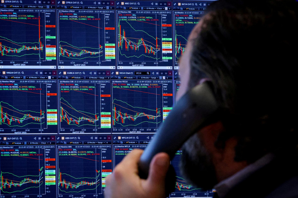 Približne 15 minút po začiatku obchodovania dosiahol hlavný index burzy v New Yorku Dow Jones Industrial Average 37 465,28 bodu. FOTO: REUTERS