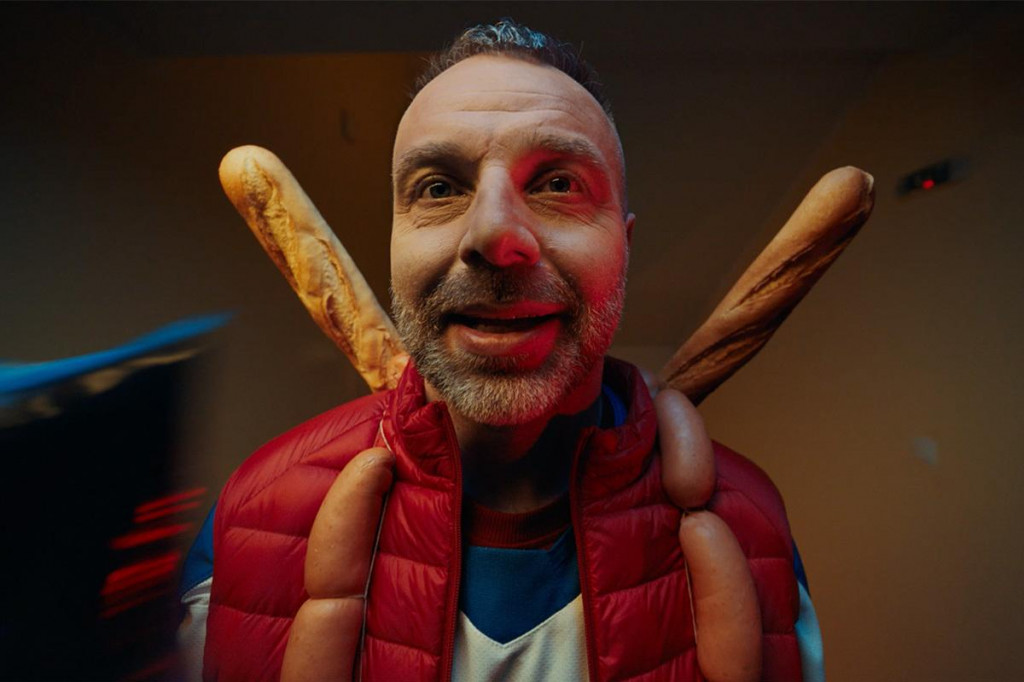 V hokejovej kampani Kauflandu fandí celá bytovka.