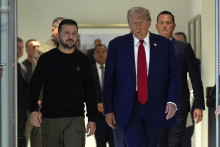 Ukrajinský prezident Volodymyr Zelenskyj a americký prezident Donald Trump. FOTO: TASR/AP