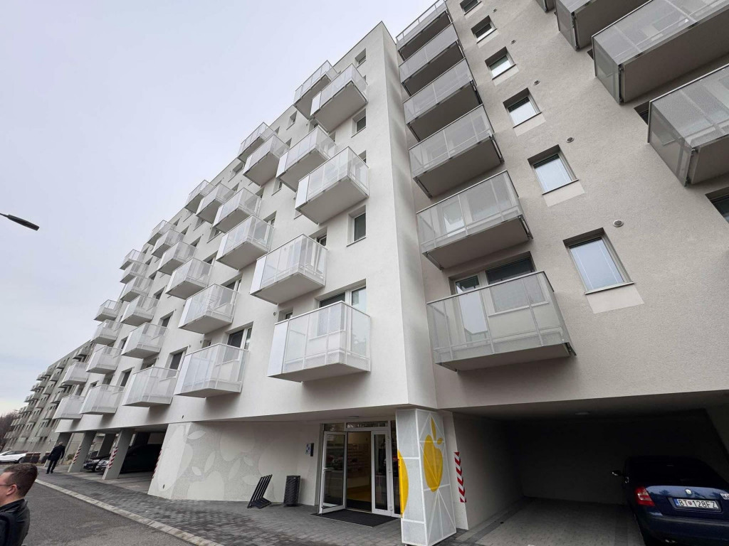 Nájomné byty na Ivanskej ceste v Bratislave. FOTO: HN/Akos Cséplö