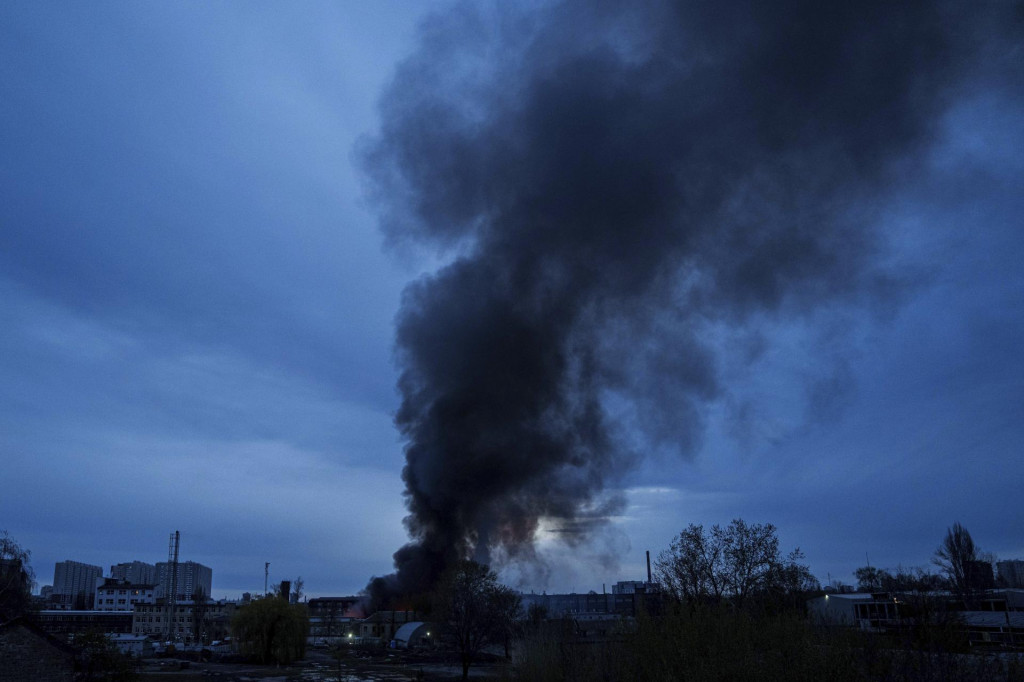 Na Ukrajine bol protiletecký poplach vyhlásený v Kyjevskej, Sumskej, Černihivskej, Čerkaskej, Poltavskej, Kirovohradskej a Mykolajivskej oblasti. FOTO: TASR/AP