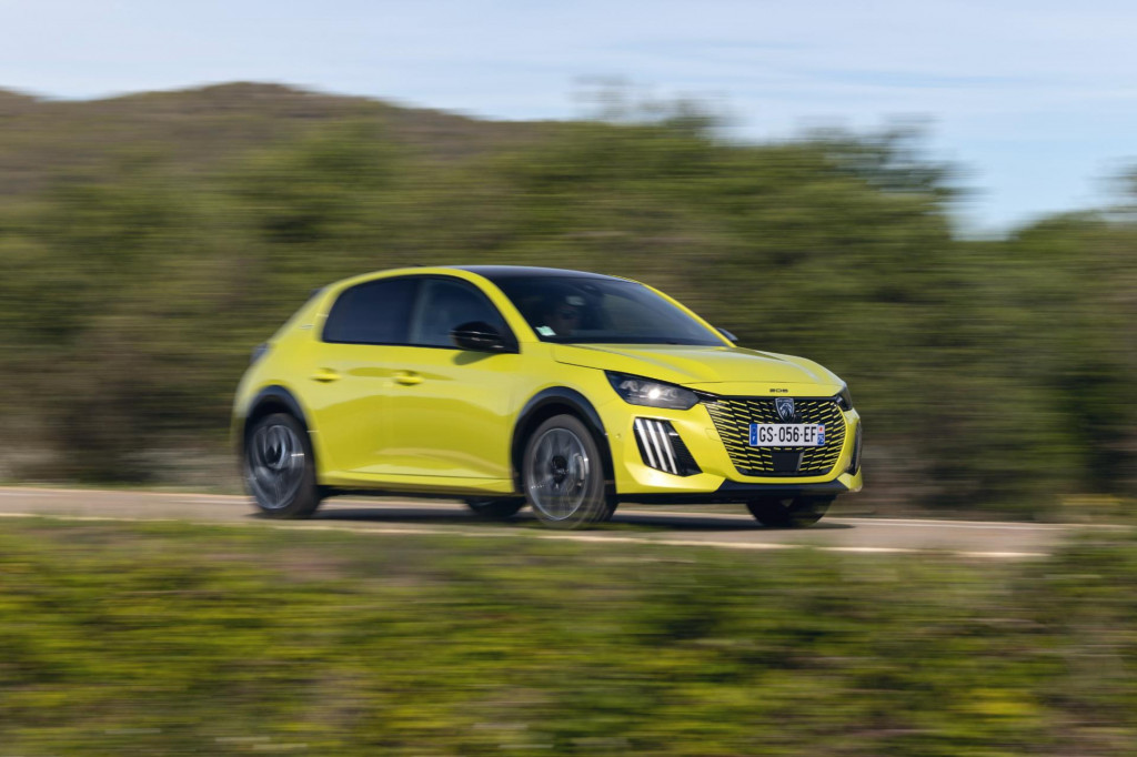Peugeot e-208