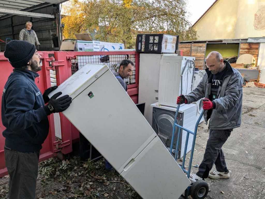 Projekt pracovnej rehabilitácie ľudí bez domova – zber elektroodpadu.