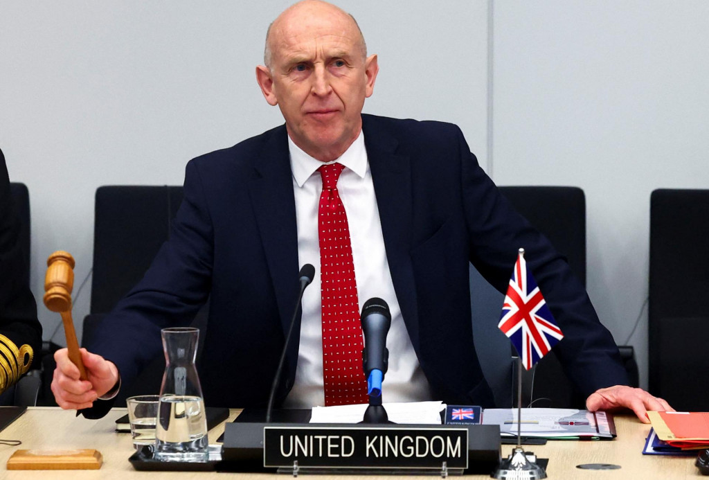 Britský minister obrany John Healey. FOTO: Reuters