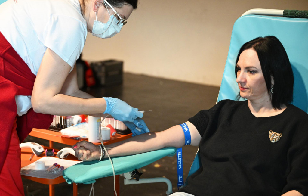 Snímka z 13. ročníka podujatia Divadelná kvapka krvi v Národnom divadle na Malej scéne v Košiciach 27. marca 2025 v spolupráci s košickým pracoviskom Národnej transfúznej služby pri príležitosti Svetového dňa divadla. FOTO TASR – František Iván