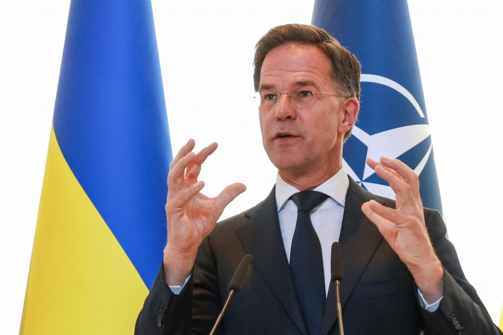 Generálny tajomník NATO Mark Rutte hovorí na tlačovej konferencii v  Odese. FOTO: Reuters