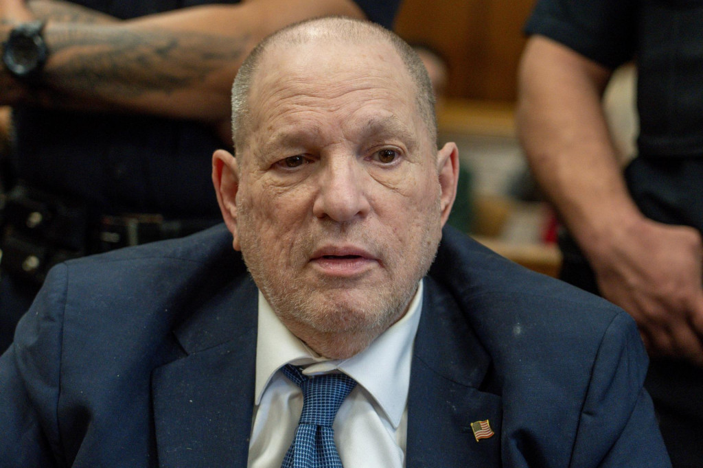 Weinstein považuje nový proces za spôsob, ako očistiť svoje meno. Jeho zdravotný stav však nie je dobrý - trpí vysokým krvným tlakom, srdcovými problémami, cukrovkou a najnovšie sa uňho potvrdila aj leukémia. FOTO: REUTERS