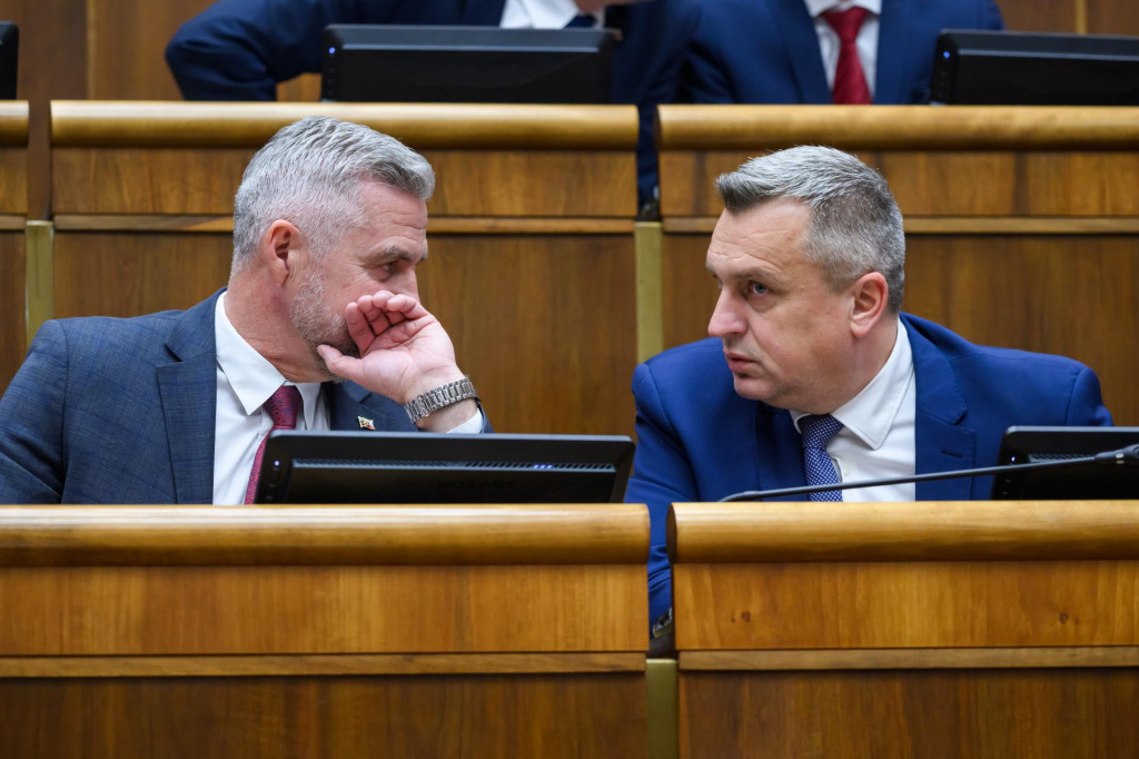 Podpredseda parlamentu Tibor Gašpar (Smer-SD) a podpredseda Andrej Danko (SNS). FOTO: TASR/Jaroslav Novák
