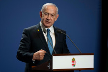 Izraelský premiér Benjamin Netanjahu počas spoločnej tlačovej konferencie s maďarským premiérom Viktorom Orbánom v Budapešti vo štvrtok 3. apríla 2025. FOTO TASR/AP
