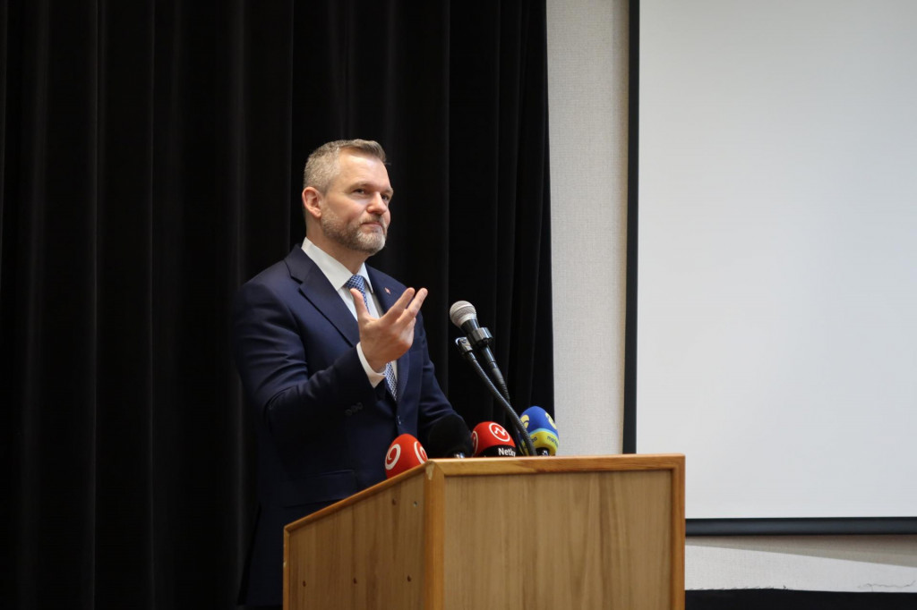 Prezident Peter Pellegrini reční na šiestom zasadnutí Parlamentu detí a mládeže. FOTO TASR