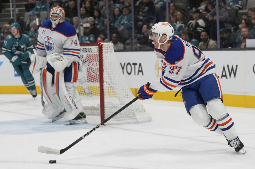 Kanadský útočník Connor McDavid. FOTO: TASR/AP