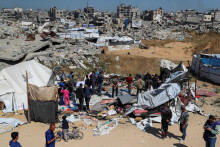 Vysídlenci v Pásme Gazy. FOTO: Reuters
