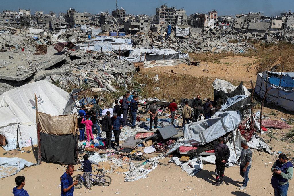 Vysídlenci v Pásme Gazy. FOTO: Reuters
