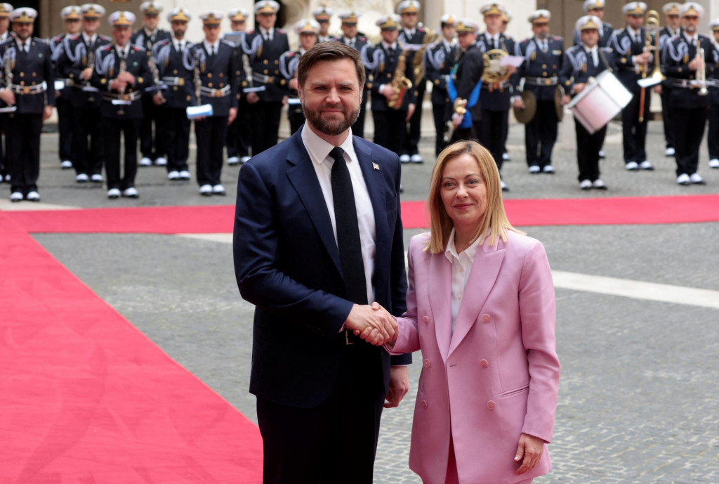 Talianska premiérka Giorgia Meloniová a americký viceprezident JD Vance. FOTO: Reuters