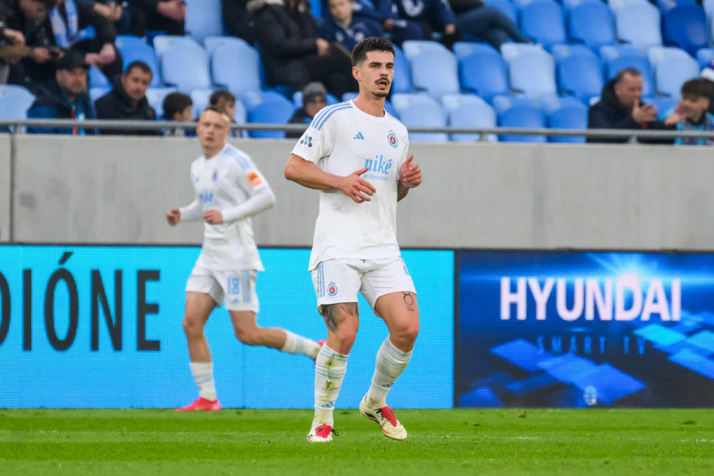 Na snímke Matúš Vojtko (Slovan) počas prvého zápasu semifinále Slovnaft Cupu ŠK Slovan Bratislava - FC Spartak Trnava 2. apríla 2025 v Bratislave. FOTO TASR