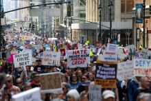 Protestné zhromaždeniae v New Yorku. FOTO: Reuters