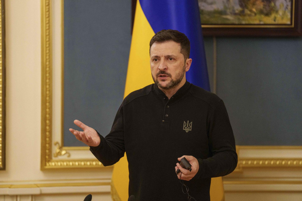 Na snímke ukrajinský prezident Volodymyr Zelenskyj reční počas tlačovej konferencie v Kyjeve. FOTO: TASR/AP