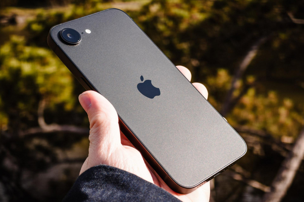 Na nástupcu iPhonu 16e zrejme nebudeme musieť čakať tak dlho, ako to bolo v minulosti.