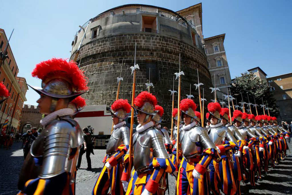 Pápežská švajčiarska garda. FOTO: Reuters
