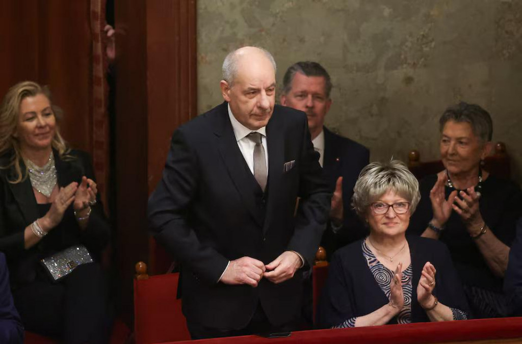 Maďarský prezident Tamás Sulyok (v strede). FOTO: Reuters