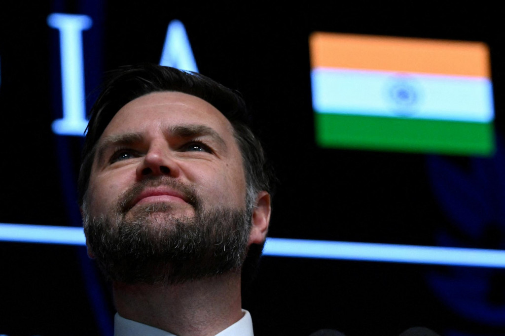 Americký viceprezident J.D. Vance má prejav v medzinárodnom centre Rádžastán v Džajpure v Indii. FOTO: Reuters