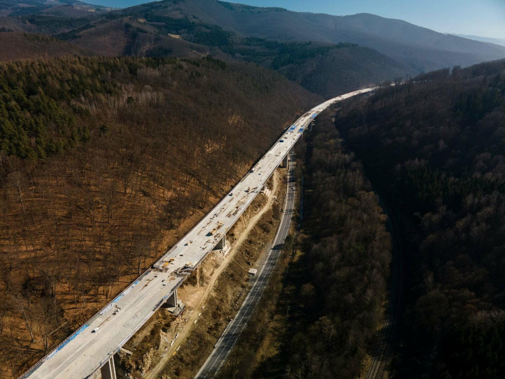 Súčasťou rýchlostnej cesty v strede Slovenska bude rozsiahla estakáda s dĺžkou zhruba päť kilometrov. FOTO: NDS