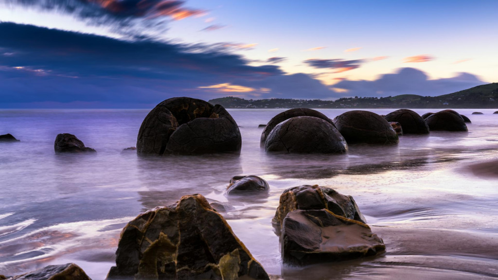 Moeraki Boulders.