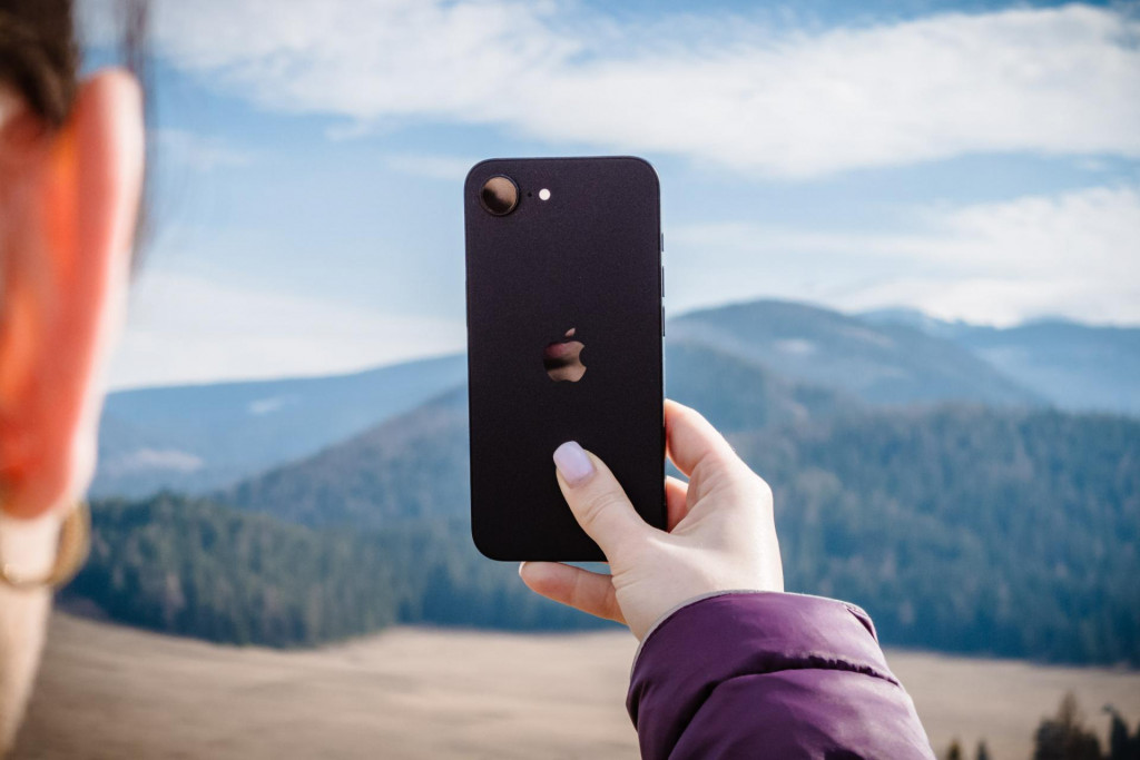 Apple iPhone 16e
