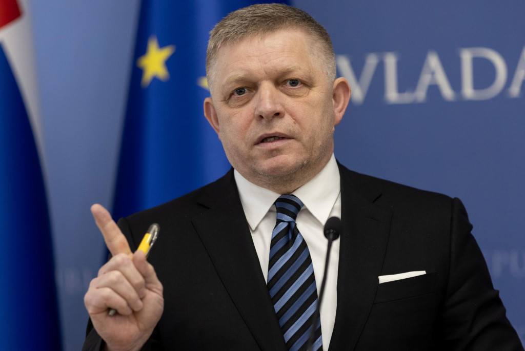 KK31 Záhreb - Na snímke slovenský premiér Robert Fico počas tlačovej konferencie s chorvátskym premiérom Andrejom Plenkovičom v Záhrebe. FOTO: TASR/HINA - Damir Senčar
