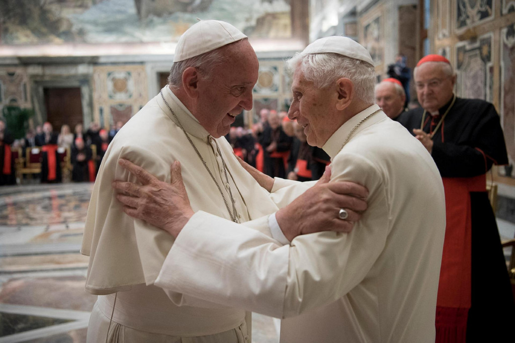 Predchádzajúci dvaja pápeži František a Benedikt XVI. pochádzali z Argentíny a Nemecka. Šancu majú teraz kandidáti z Ázie i Afriky. FOTO: Reuters