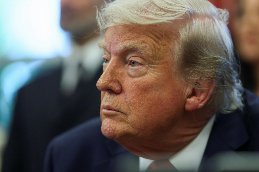 Americký prezident Donald Trumpa, jeho bezprecedentná colná politika je príčinou chaosu a neistoty vo svetovej ekonomike. FOTO: REUTERS