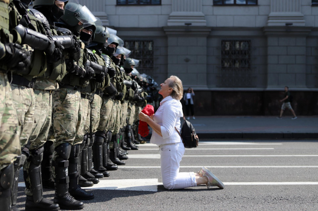 Symbolom bieloruských protestov sa stali ženy v bielom. FOTO TASR/AP