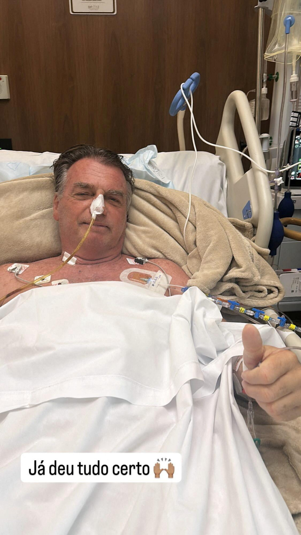 Bývalý brazílsky prezident Jair Bolsonaro sa zotavuje v nemocnici po operácii brucha v Brazílii. FOTO: Reuters