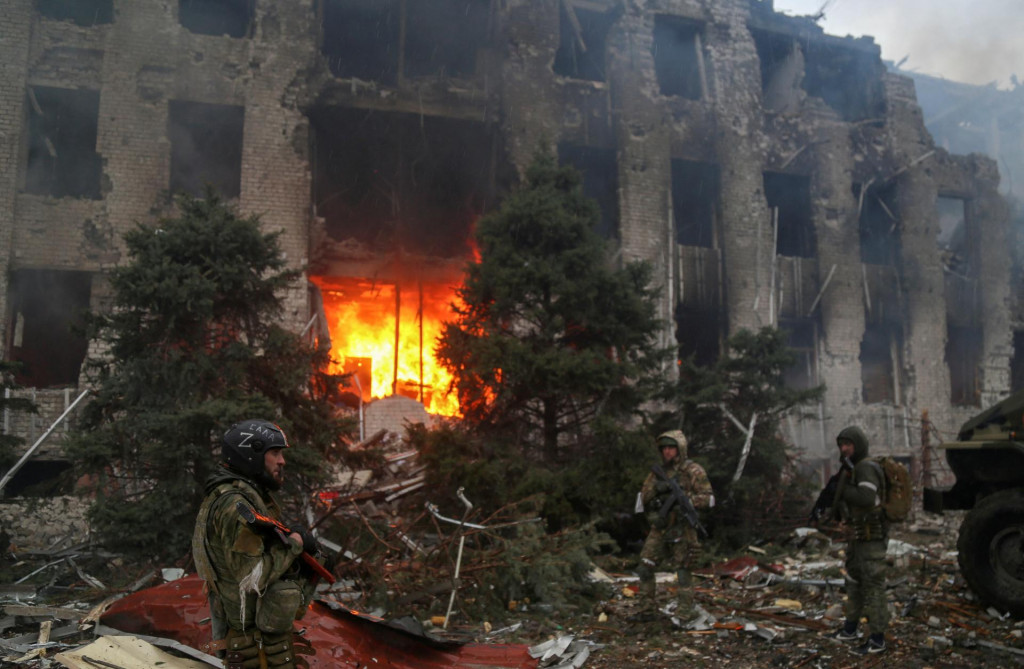 Po neúspechu prvotného plánu Moskva ostala v dlhom konflikte, ktorý ani po troch rokoch nesľubuje rýchle rozuzlenie. FOTO: REUTERS