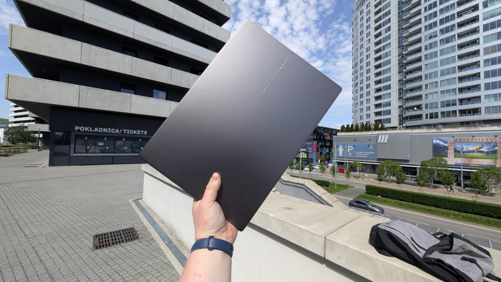 ASUS Vivobook S16