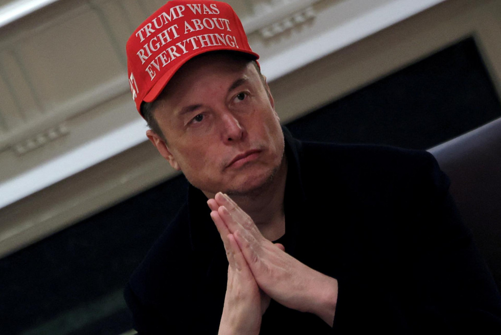 Šéf automobilky Tesla Elon Musk je priekopníkom samojazdiacich áut. FOTO: REUTERS