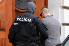 Na snímke Daniel Bombic, ktorý smeruje na výsluch. FOTO: TASR/Ján Krošlák