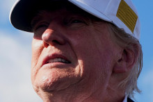 Donald Trump pred nástupom do lietadla Air Force One na ceste do Washingtonu, D.C.,27. apríla 2025. FOTO: REUTERS