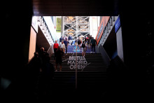 Tenis - Madrid Open - Park Manzanares, Madrid, Španielsko - 28. apríla 2025 Fanúšikovia po prerušení zápasov kvôli výpadku prúdu. FOTO: REUTERS