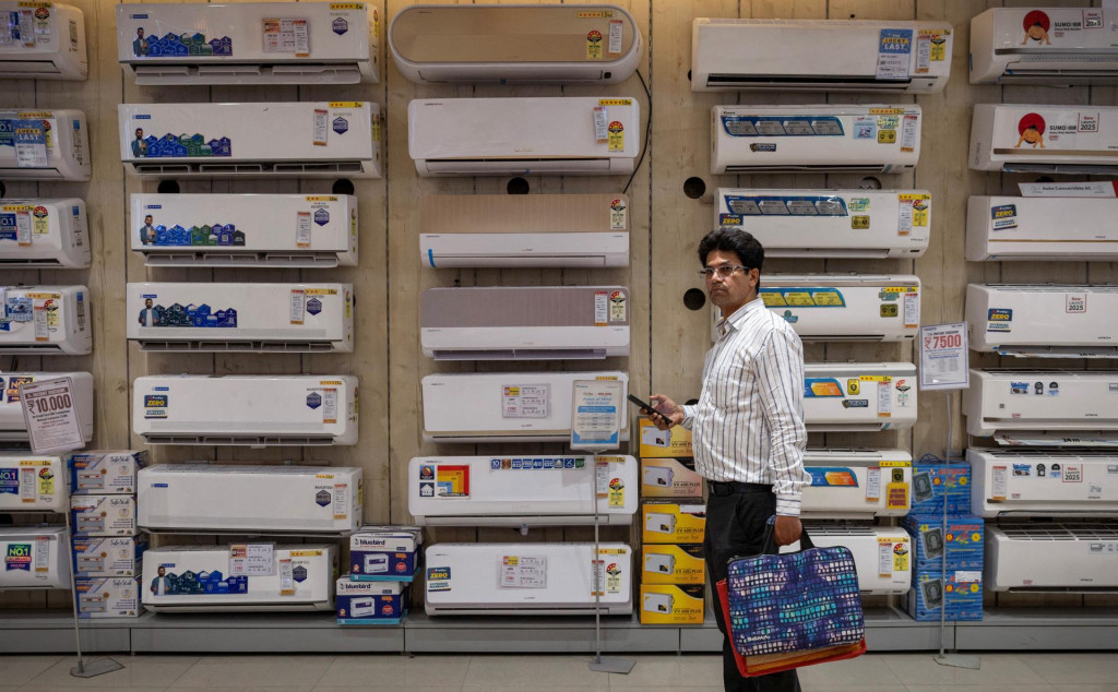 Obchod s elektronikou. FOTO: REUTERS