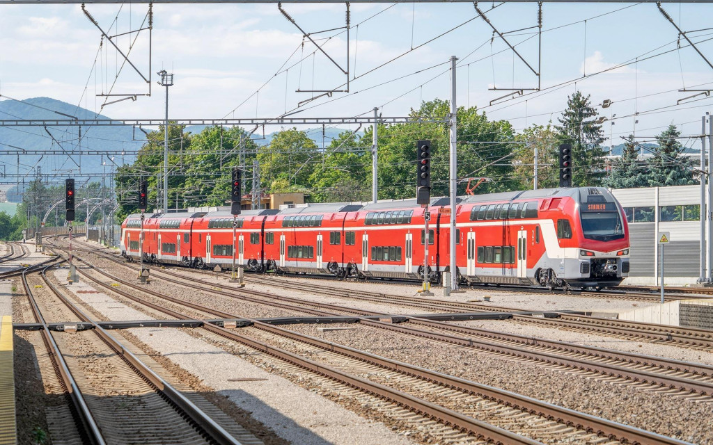 Vlak STADLER KISS Železničnej spoločnosti Slovensko