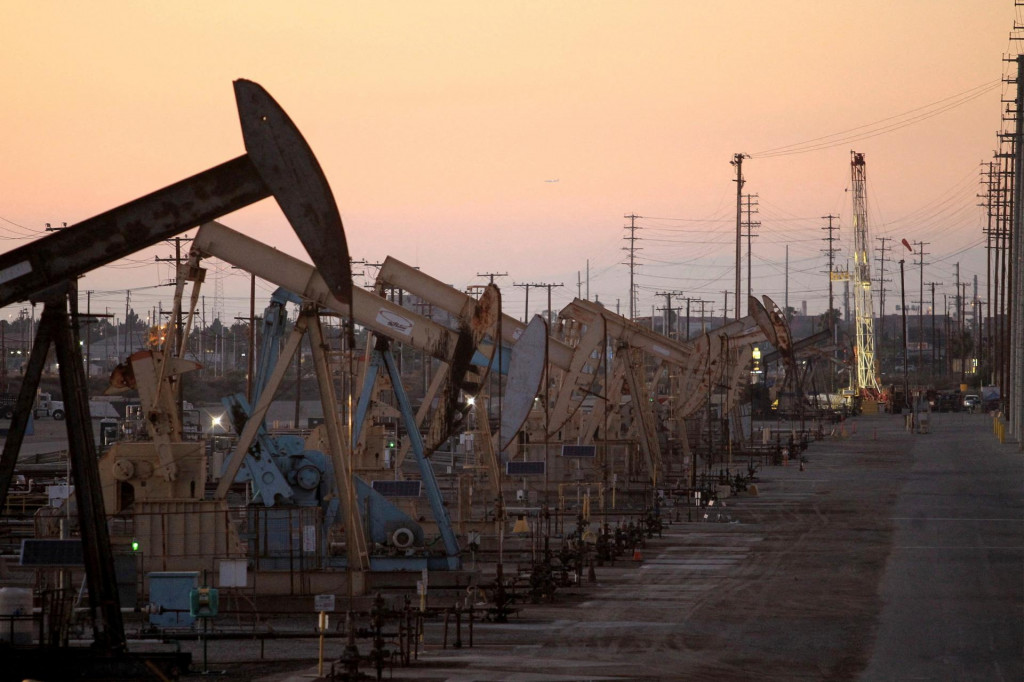 Aliancia producentov OPEC+ chce opäť zvýšiť ťažbu, čo má v čase slabých vyhliadok dopytu negatívny vplyv na ceny. FOTO: REUTERS