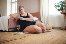 Na sociálnych sieťach sa toľkokrát proklamuje: „Pozrite sa, ako som krásne obézna! Mám sa rada taká, aká som.“ Je to však vlastne adorácia choroby. FOTO: Shutterstock