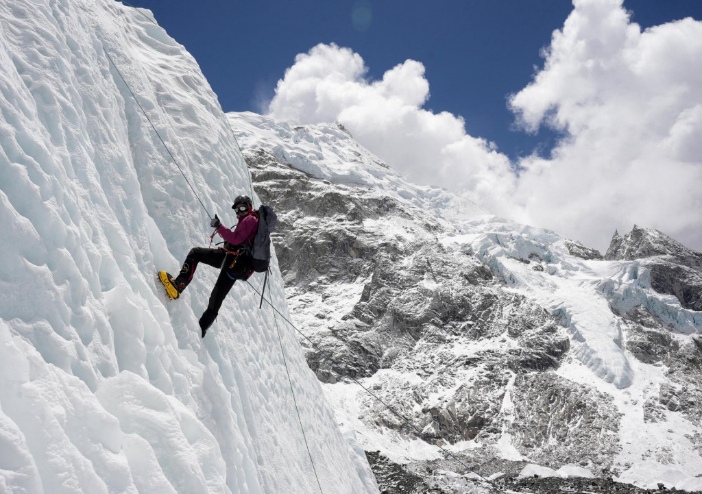 Nepál by mal vydávať povolenia pre výstup na Mount Everest len horolezcom, ktorí zdolali aspoň jeden zo sedemtisícových vrcholov v tejto himalájskej krajine. FOTO: Reuters