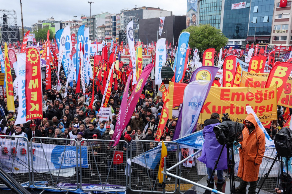 Oslavy v Istanbule. FOTO: Reuters