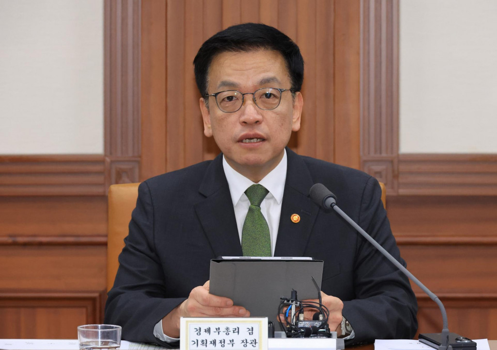 Juhokórejský vicepremiér a minister financií Čchoi Sang-mok. FOTO: TASR/JONHAP